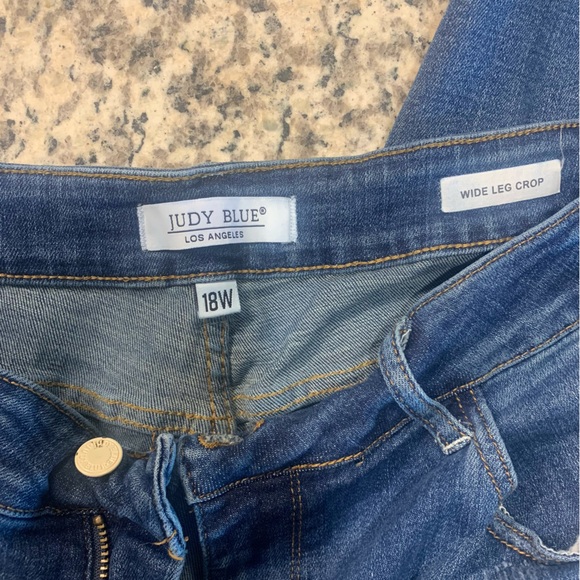 Judy Blue Wide Leg Crop Jeans - Picture 2 of 7